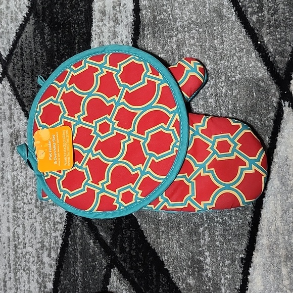 WOMEN OWNED & MAINSTAYS OVEN MITT & POTHOLDER BUNDLE - Picture 6 of 12